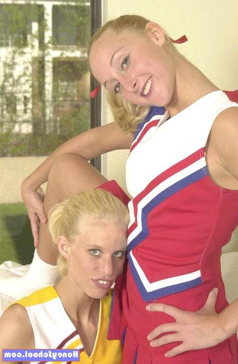 15P Three teen cheerleaders strips naked and touch each other