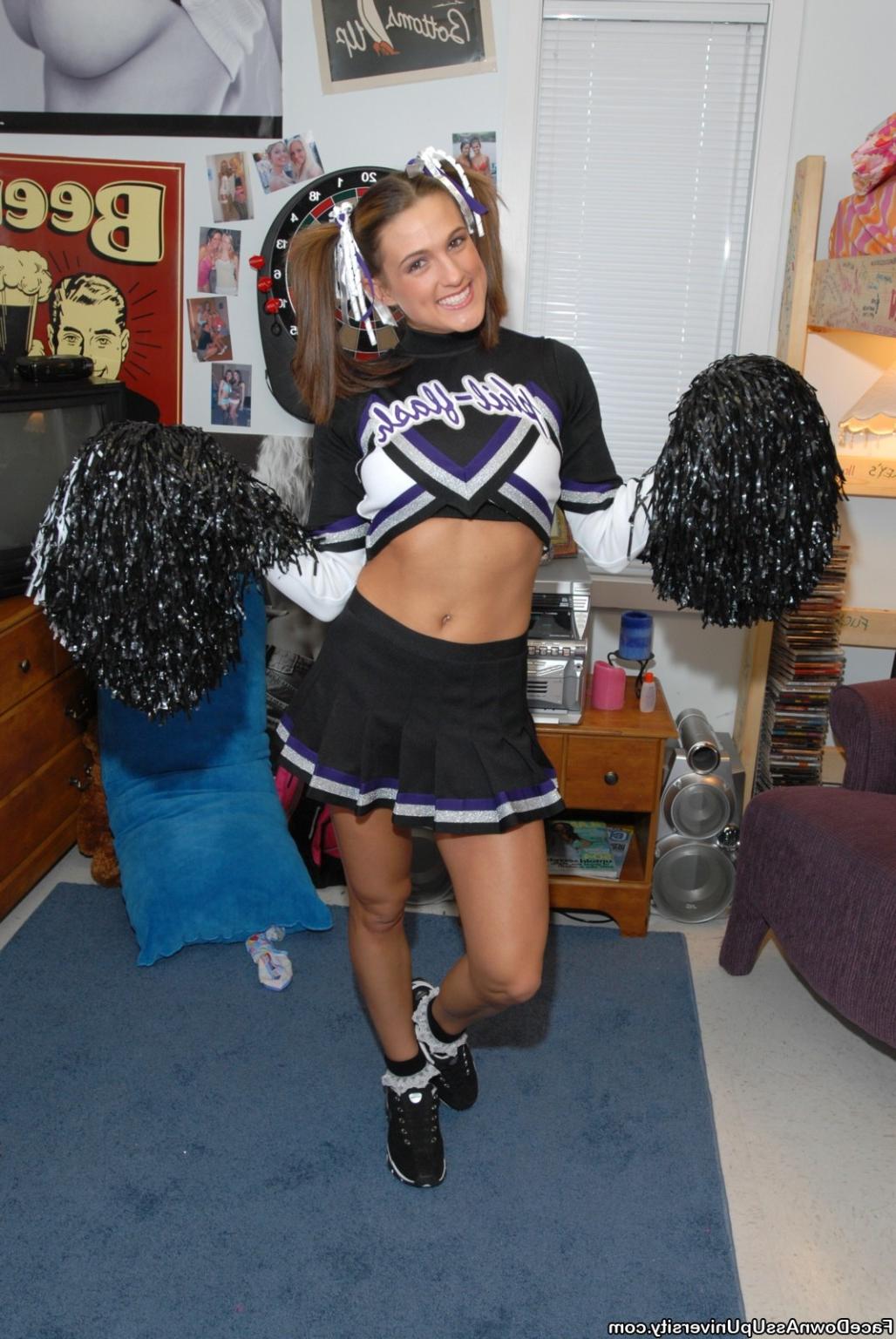 16P Misty Anderson is the sexiest cheerleader