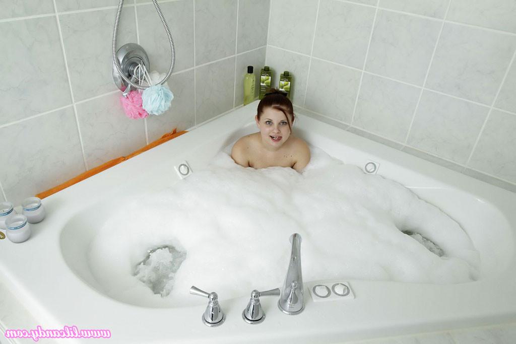 16P Lil' Candy shows off her georgeous teen body while playing in a warm bath of bub