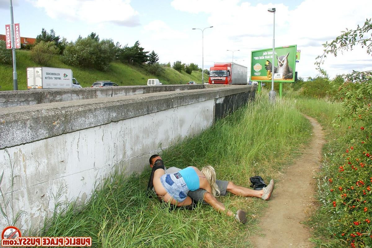 14P Having hardcore sex on the public motorway pics