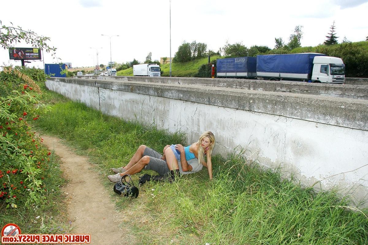 14P Having hardcore sex on the public motorway pics