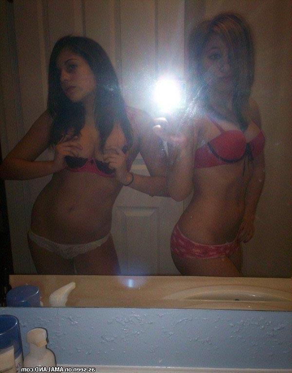 16P Sexy girlfriends camwhoring in the bathroom