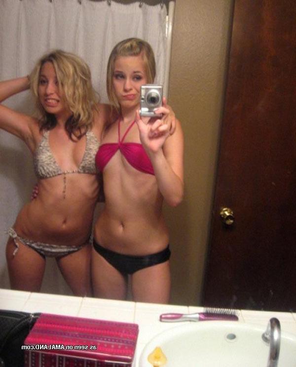 16P Sexy girlfriends camwhoring in the bathroom