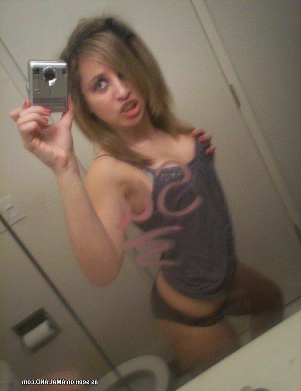 16P Sexy girlfriends camwhoring in the bathroom