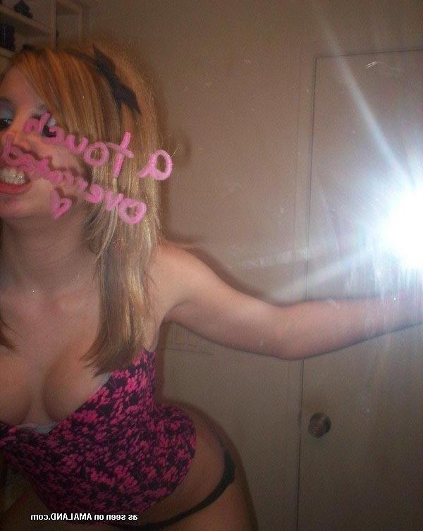 16P Sexy girlfriends camwhoring in the bathroom