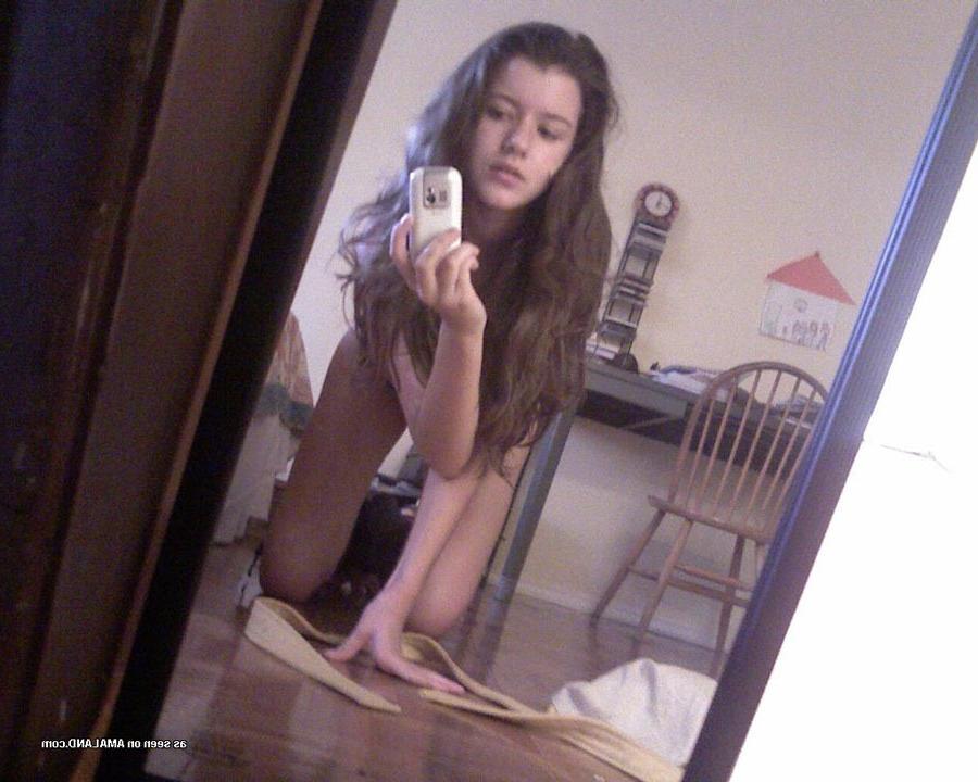 15P Various girlfriends self-shooting in front of the mirror
