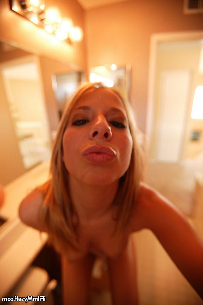 15P Ashley Jensen posing nude in the bathroom