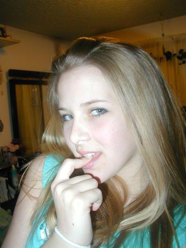 10P College bimbo relaxing and dancing near the mirror