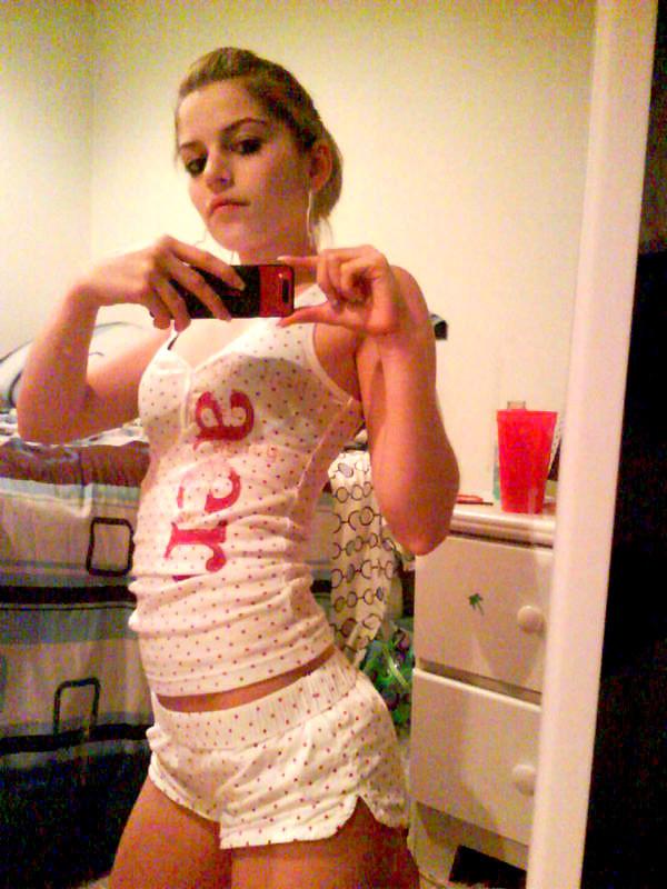 15P Super hot sexi lexxxi wants to squirt for you in her private webcam room