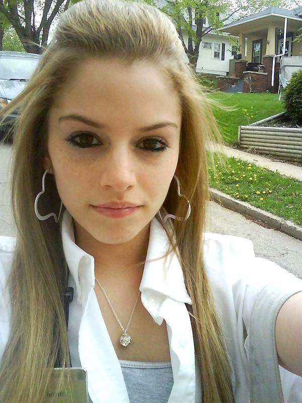 15P Super hot sexi lexxxi wants to squirt for you in her private webcam room