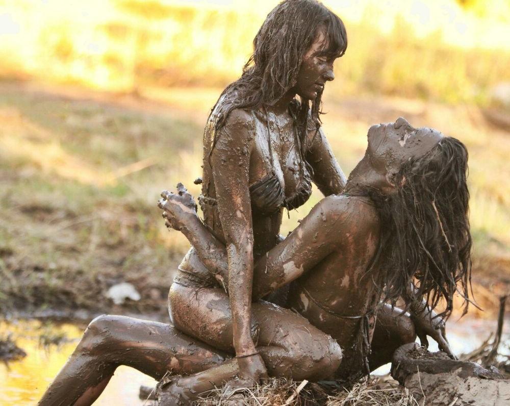 15P Lesbian teen girlfriends licking and kissing page 20
