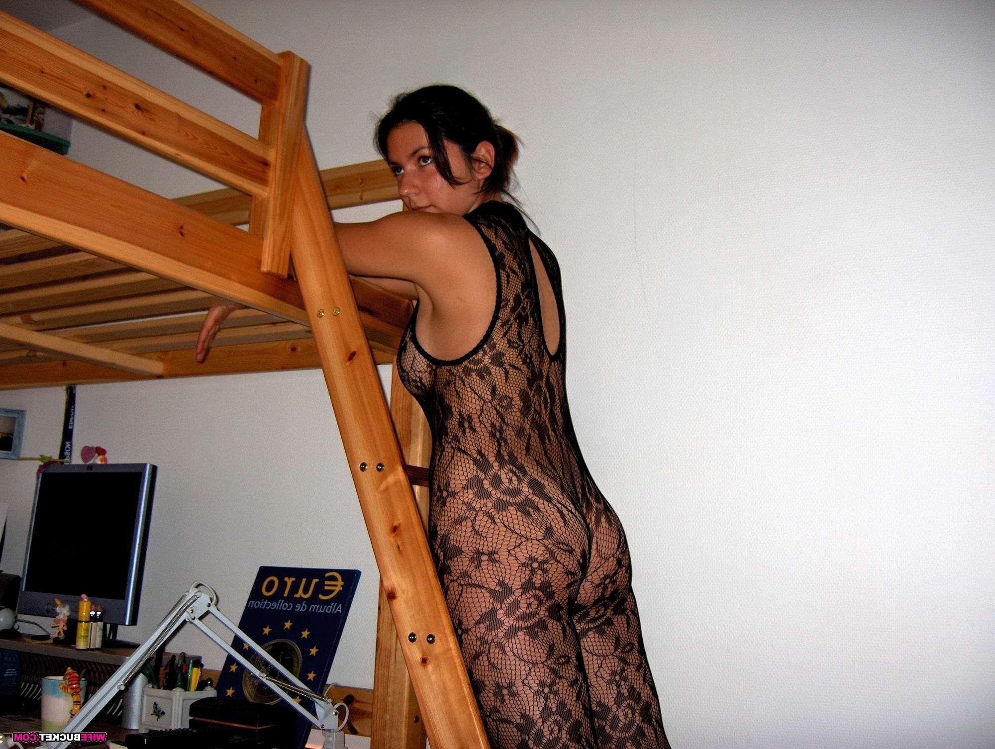 15P Real amateur wives showing off nude