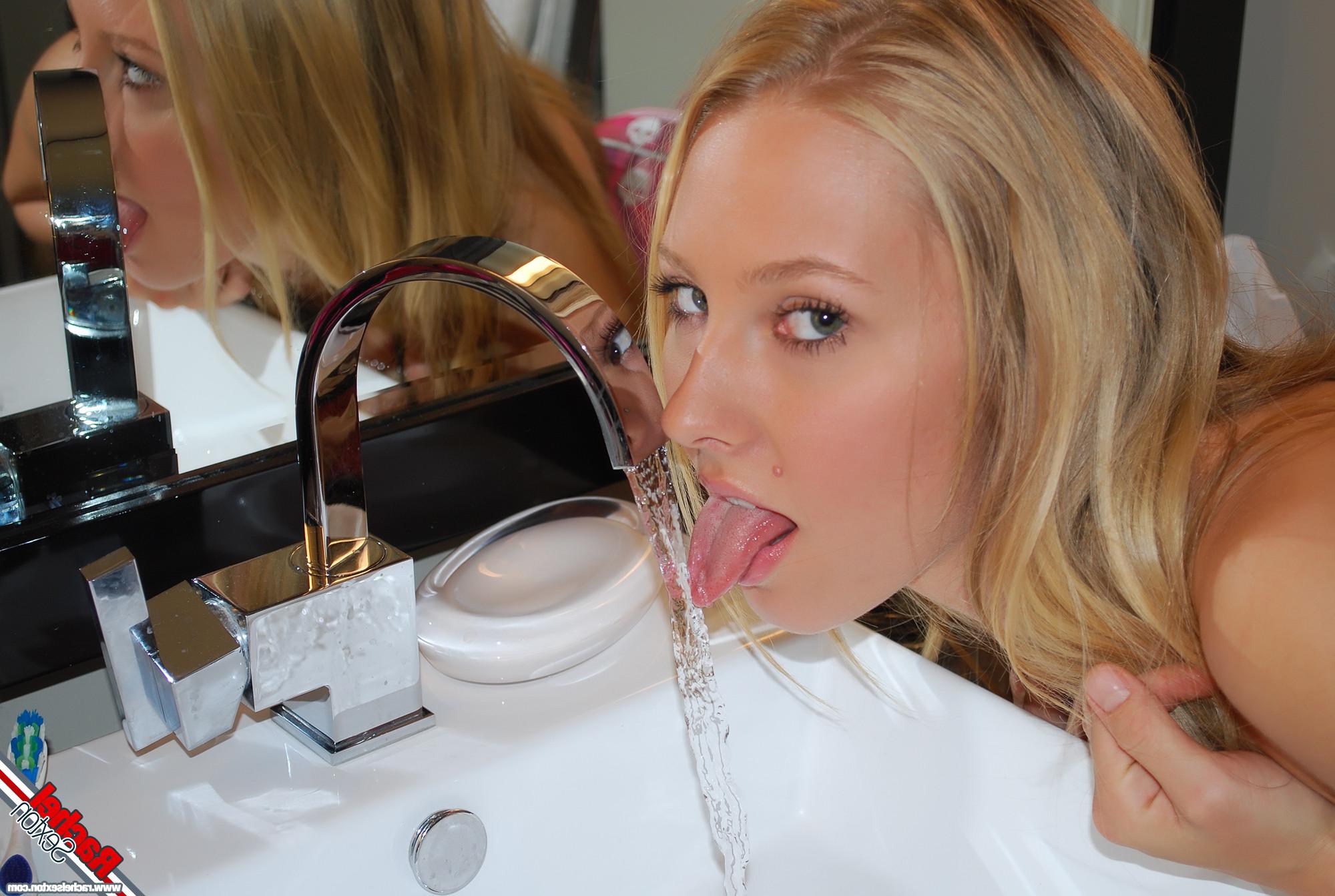 16P Rachel Sexton Getting Ready In The Bathroom