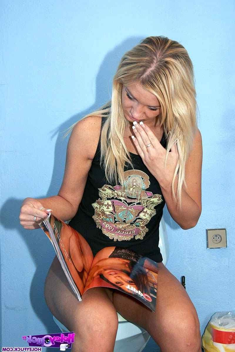 14P Blonde slut sucking a dick and getting fucked in a public bathro