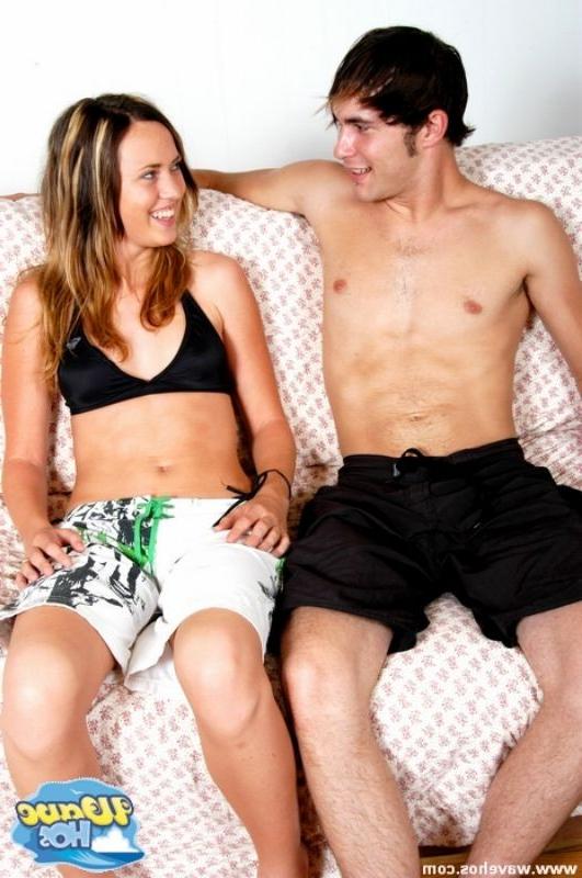 16P Beach babe throat fucking a guy