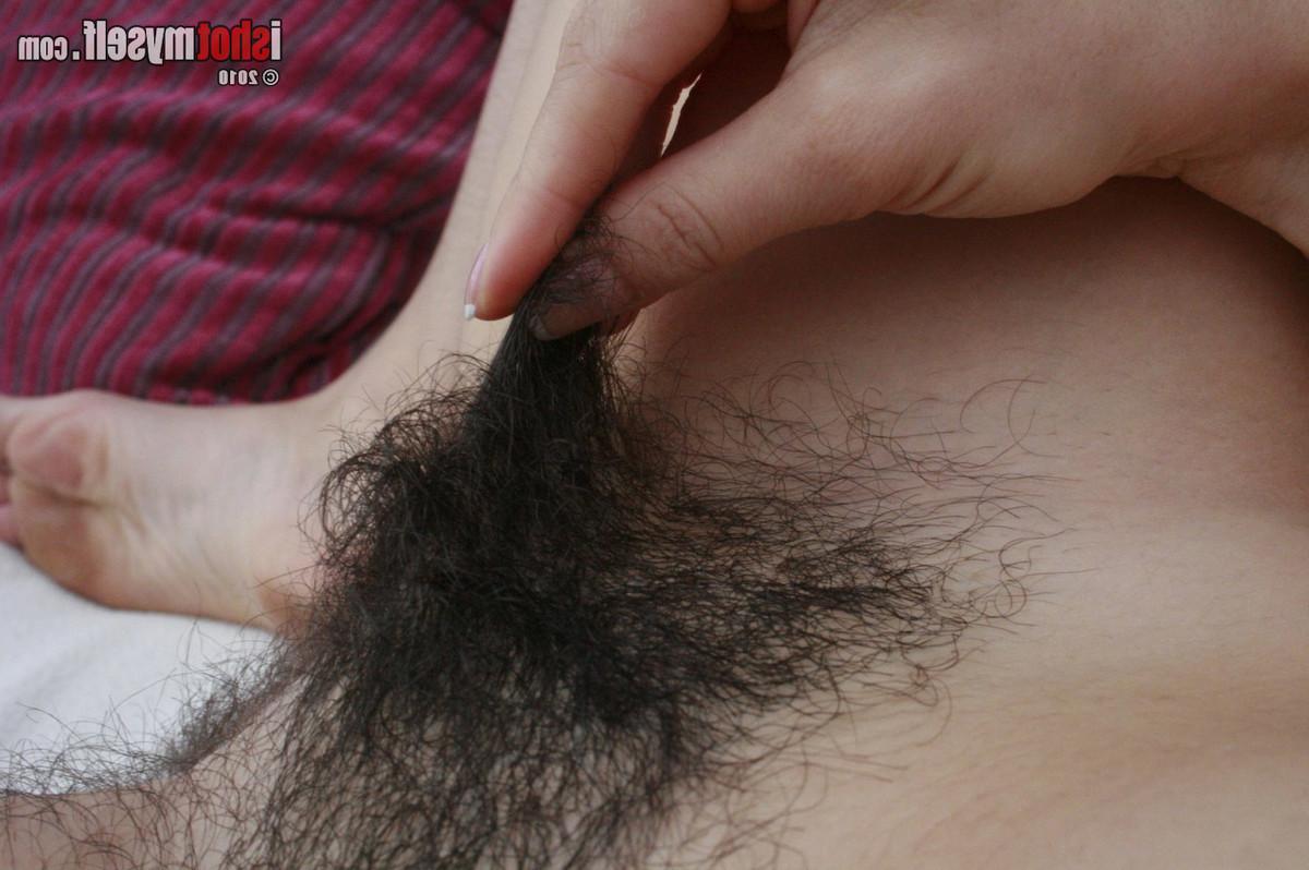 15P Curvy natural hairy selfshot amateur snapping erotic pussy pictures