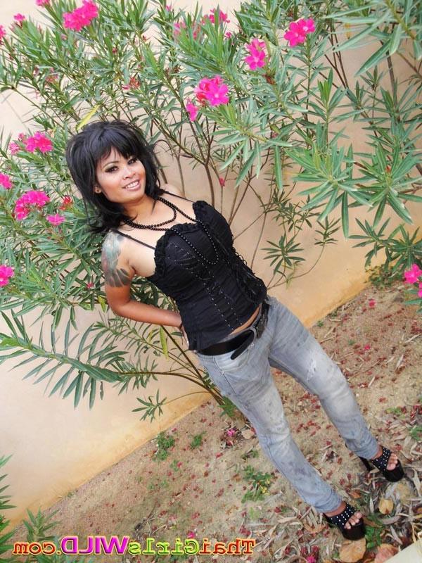 16P Big natural tit Thai freelancer shows milk does a body good