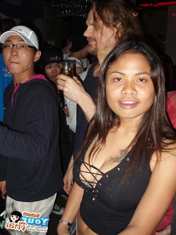 16P Thai gf gives a sexy titty fuck