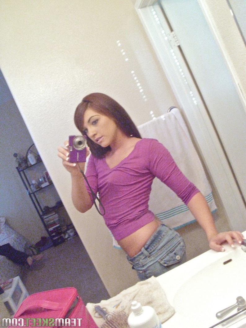 10P Horny tattooed teen girlfriend Alexis M doing homemade sex video