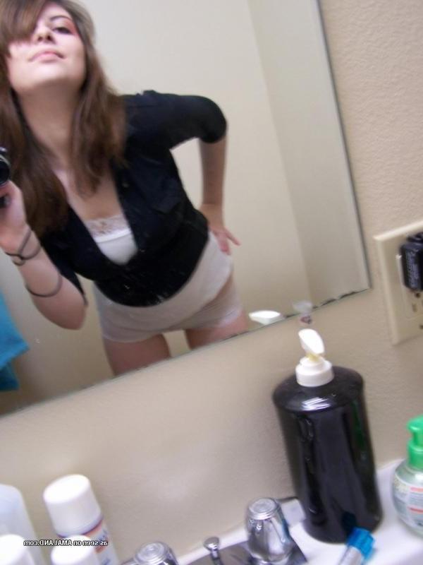 12P Sexy hot amateur cutie selfshooting in her bathroom