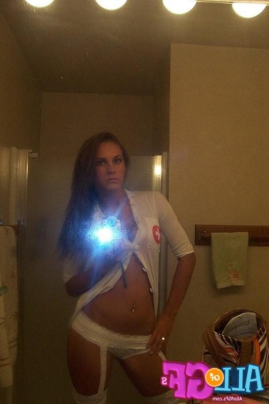 12P Girlfriend in thong posing on cam
