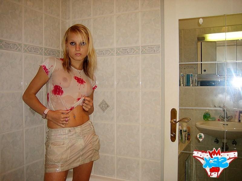 12P Doll strips in the bathroom on girlfriend photos