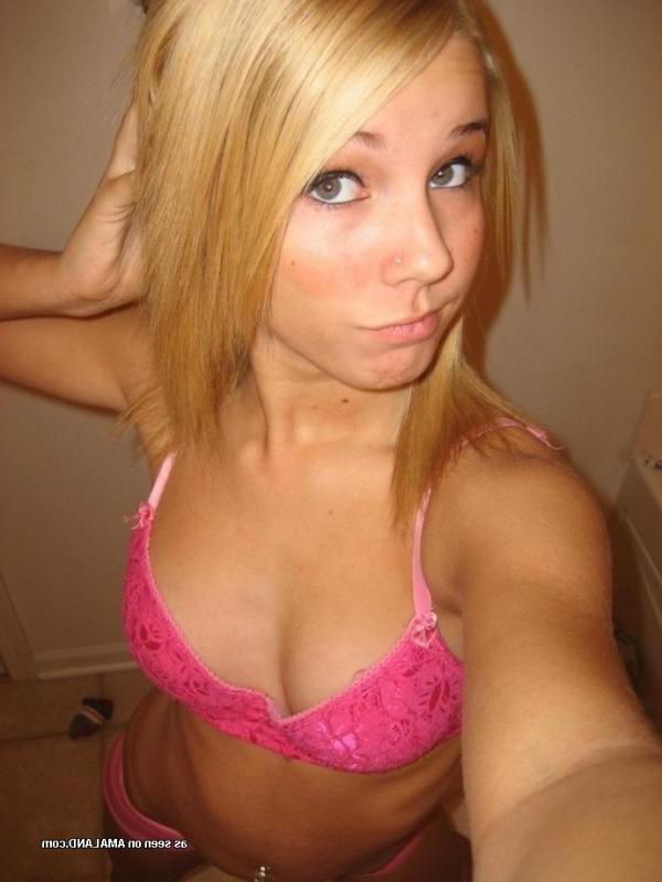 12P Hot topless blonde selfshooting in the bathroom