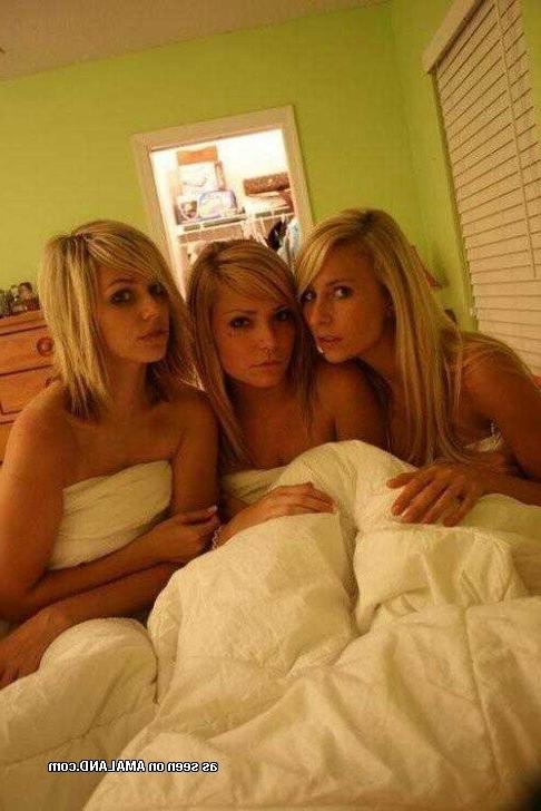 15P Assorted 18 year old lesbian GFs licking pussies