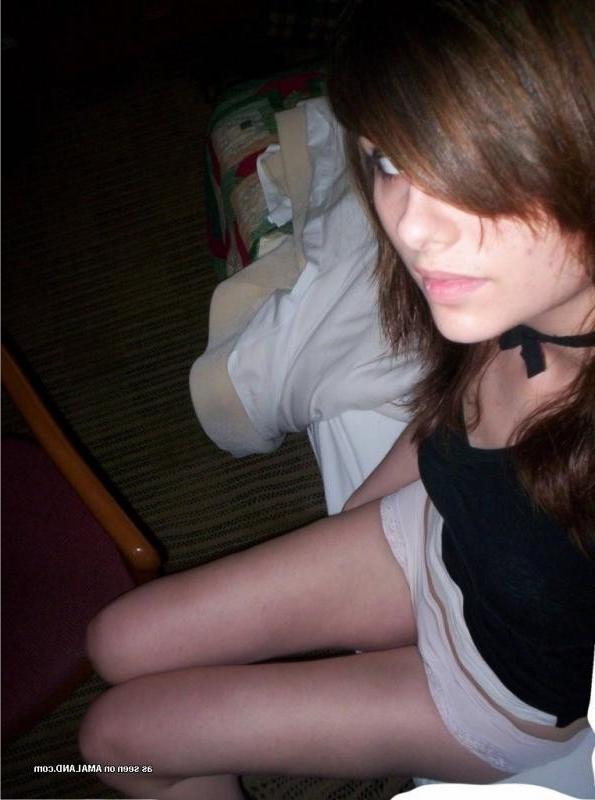 12P Cute GF Amanda selfshooting in the bathroom mirror
