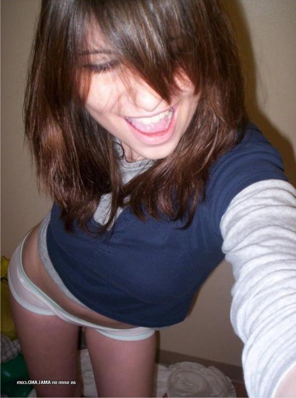 12P Cute GF Amanda selfshooting in the bathroom mirror