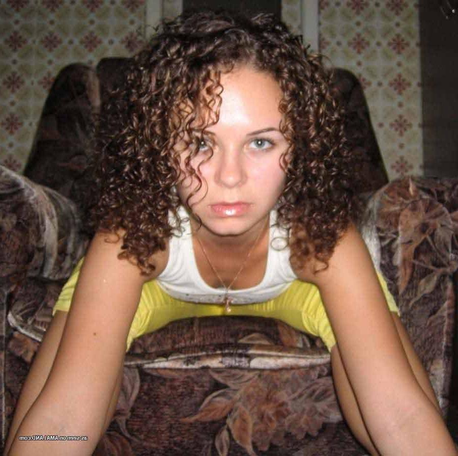 16P Nice amateur kinky-haired sexy hottie