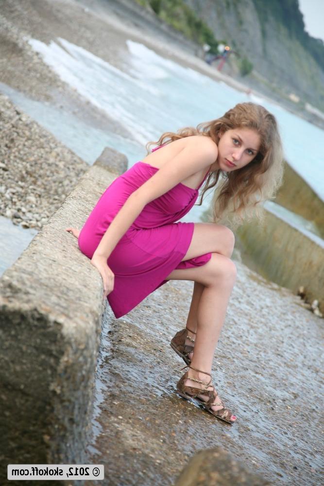 18P Busty curly blonde teen flashing her boobs