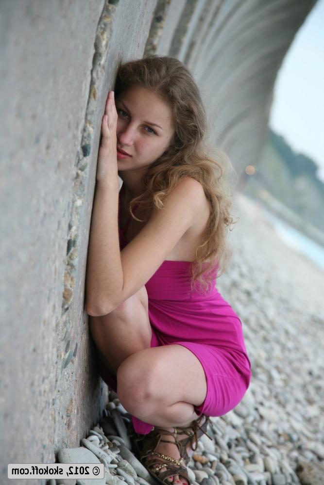 18P Busty curly blonde teen flashing her boobs