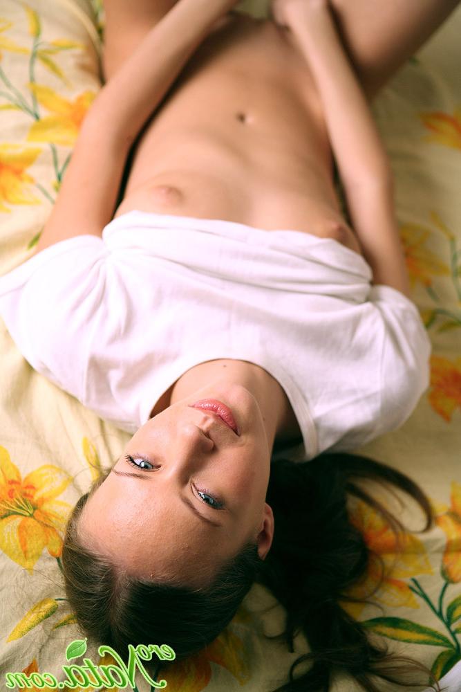 14P Nata showing her pussy ass and anus