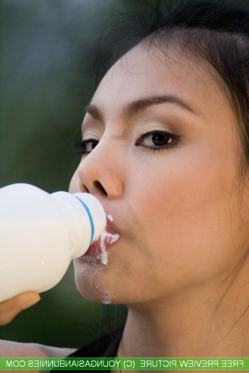 16P Young asian bunnie Mekumi milk