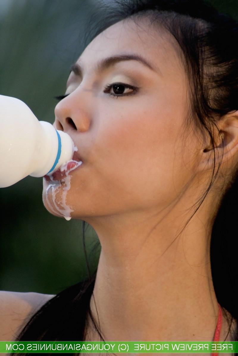 16P Young asian bunnie Mekumi milk