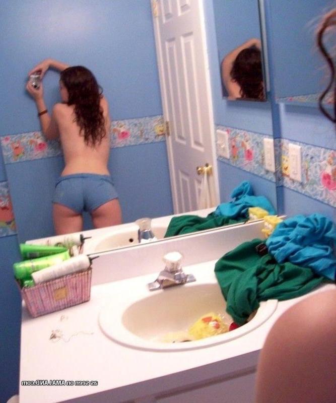 12P Slutty brunette teen GF selfshoots in the bathroom