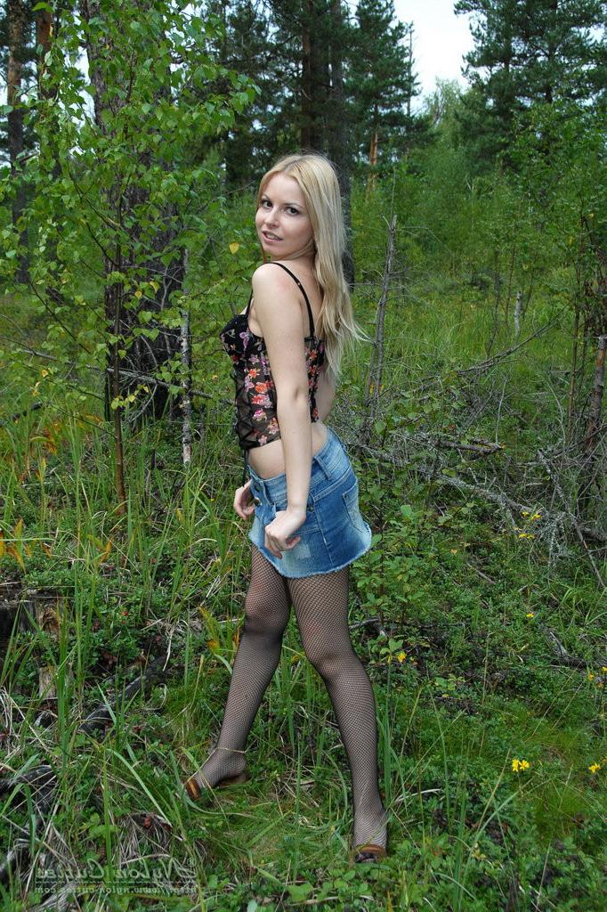 15P Glamour and exciting playful babes!