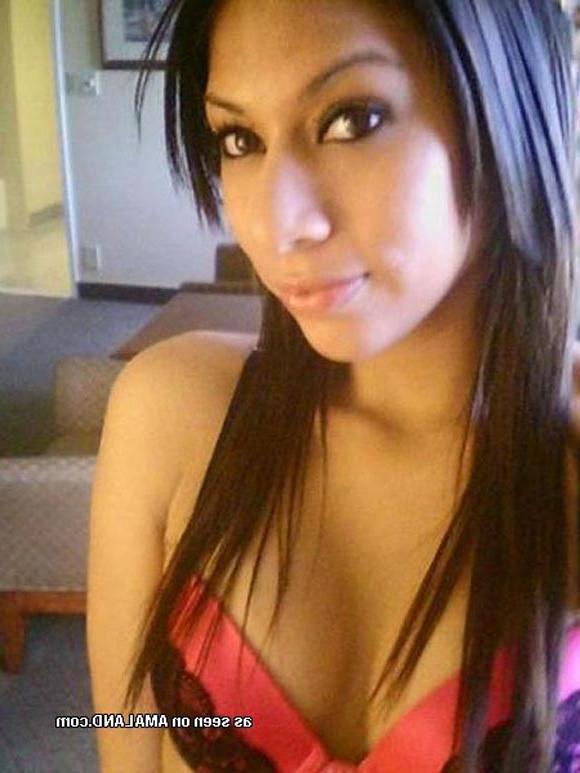 12P Latina self-shoots in her bathroom