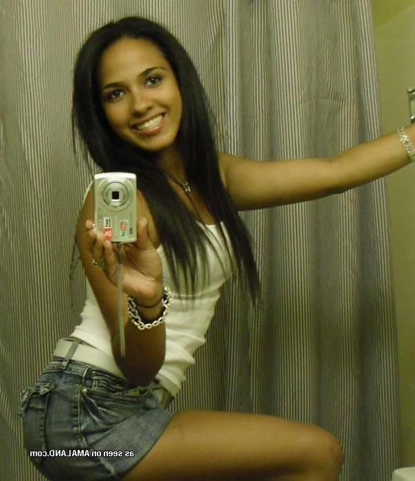 12P Latina self-shoots in her bathroom