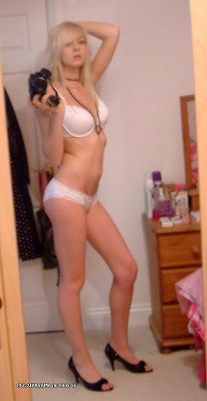 12P Hot blonde GF selfshooting and posing in the mirror