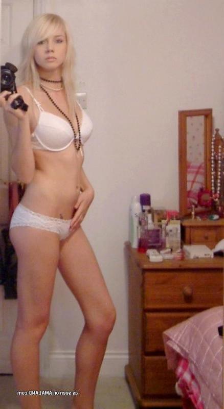 12P Hot blonde GF selfshooting and posing in the mirror