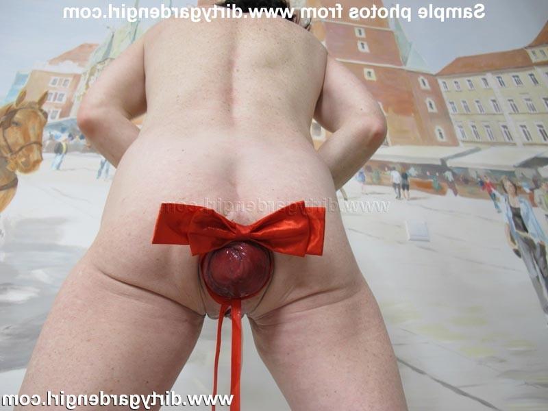 15P Dirtygardengirl pumps her anus