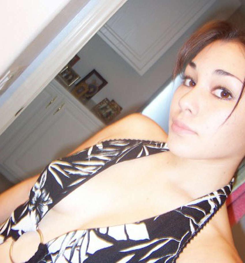 16P Sexy cheerleader in her lingerie