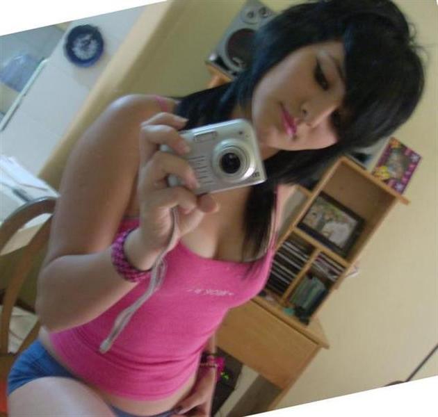 16P Black-haired emo teens posing naked