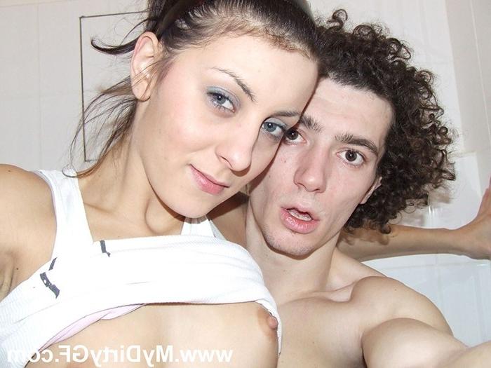 16P Dirty Girlfriend Sucking Boyfriends Cock In Bathroom Hot Amateur Couple