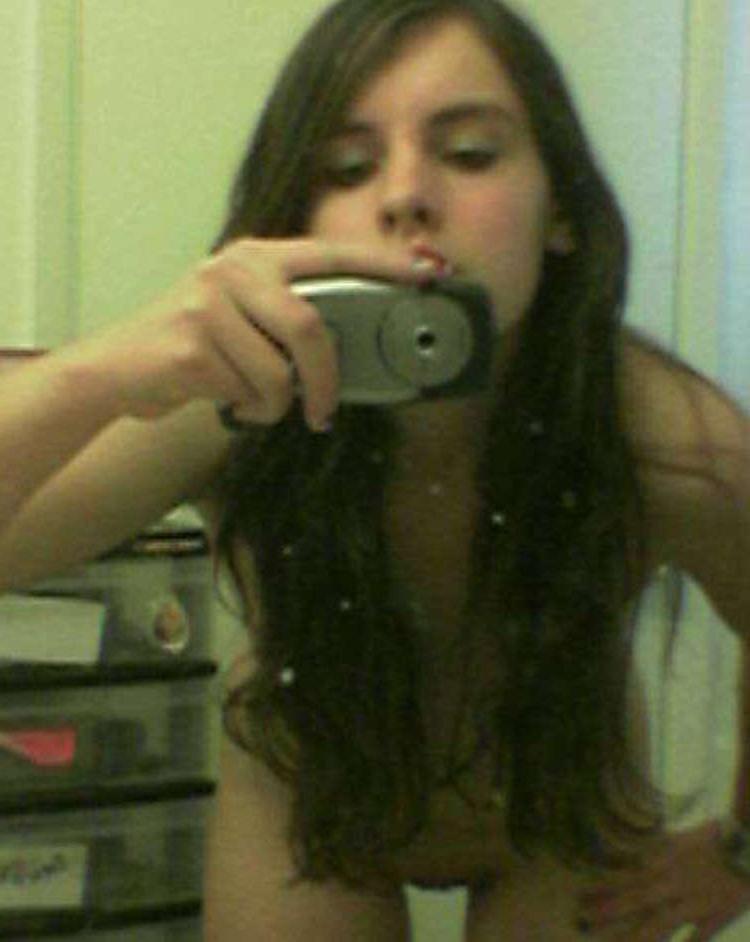 16P Pictures of a sexy cheerleader camwhoring
