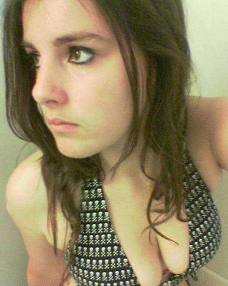 16P Pictures of a sexy cheerleader camwhoring