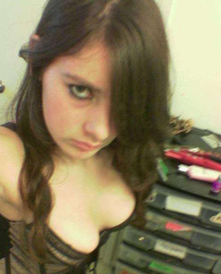 16P Pictures of a sexy cheerleader camwhoring