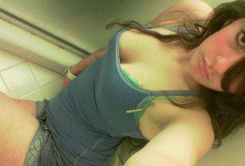 16P Pictures of a sexy cheerleader camwhoring